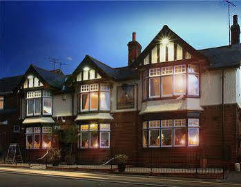 The Oyster Smack Inn Burnham-on-Crouch Exterior photo
